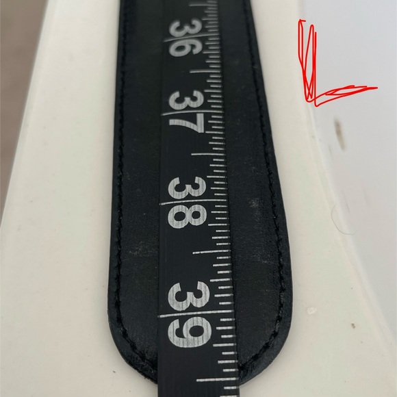 Ploma Picasso
Vintage Style Black and Gold Women's Belt - Picture 7 of 8